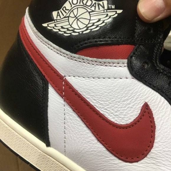 Air Jordan 1 - Picture 2 of 8
